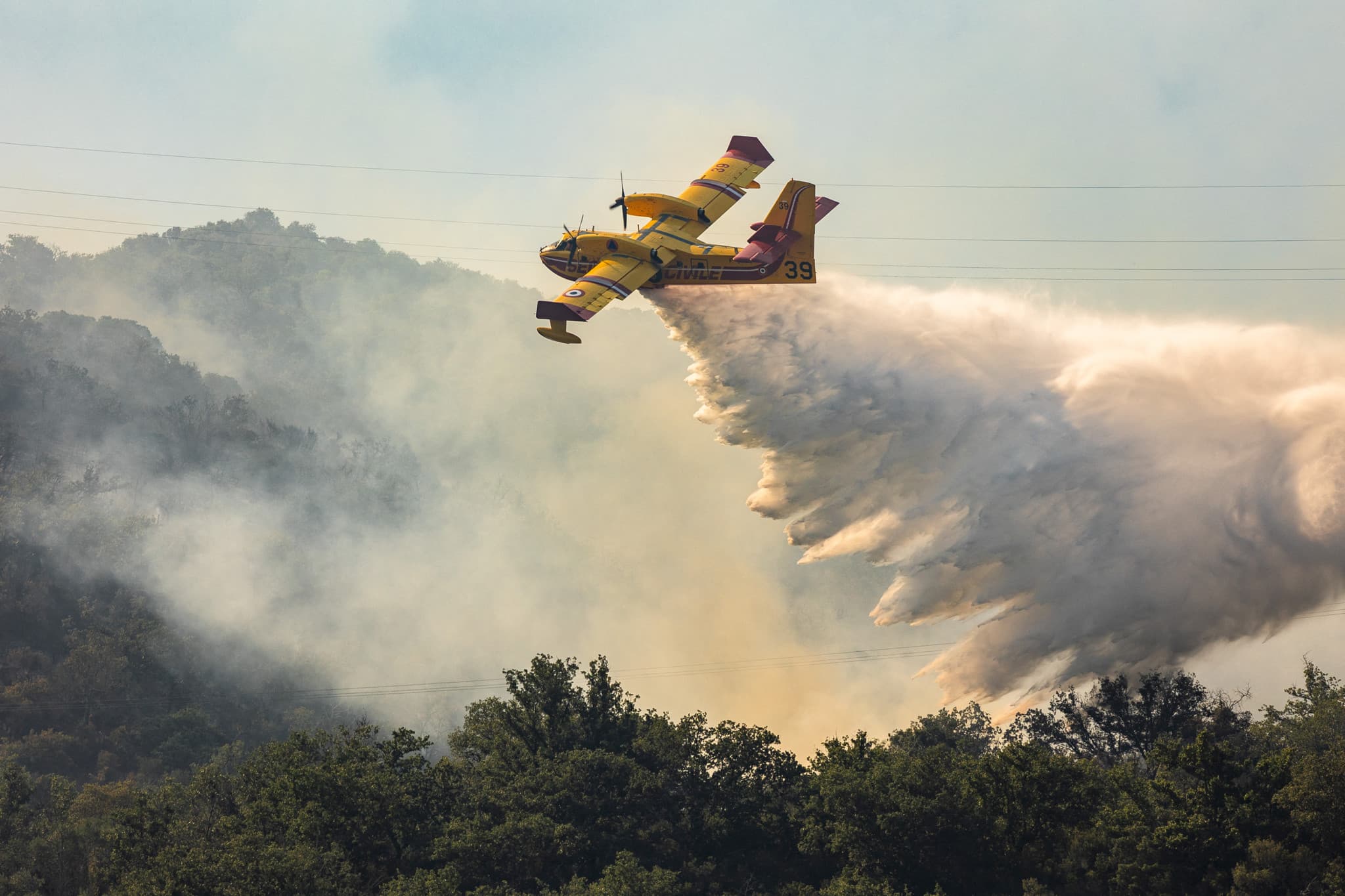 Incendies en France: Les interventions à hauts risques des pilotes de canadair pour sauver les forêts