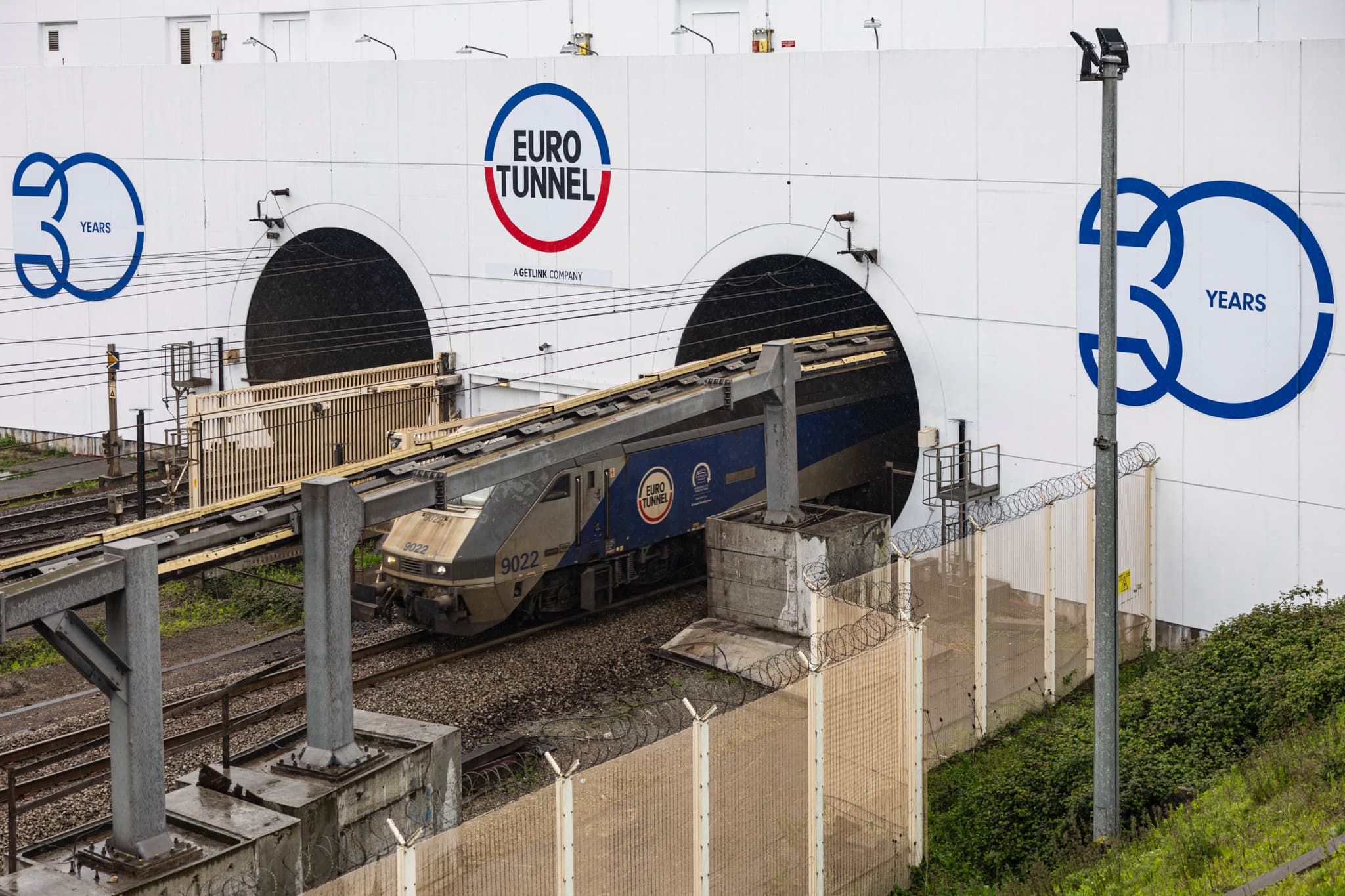 Tunnel sous la Manche: Un bus percuté par un train, 19 personnes blessées