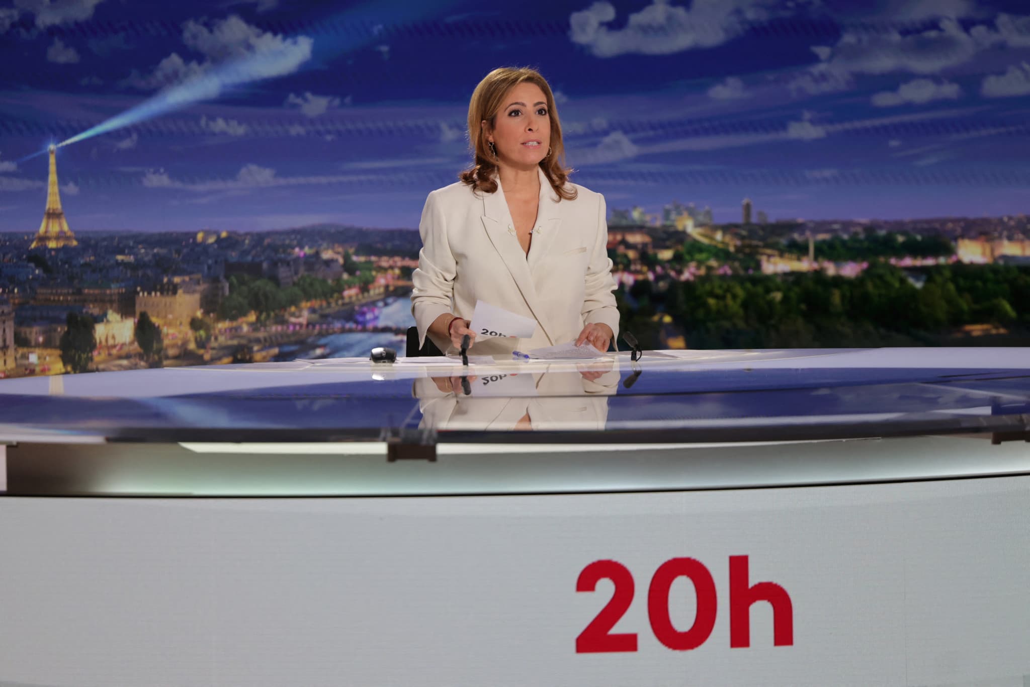 Léa Salamé quitte le JT de France 2: Faut-il quitter l’antenne quand son conjoint entre en politique?