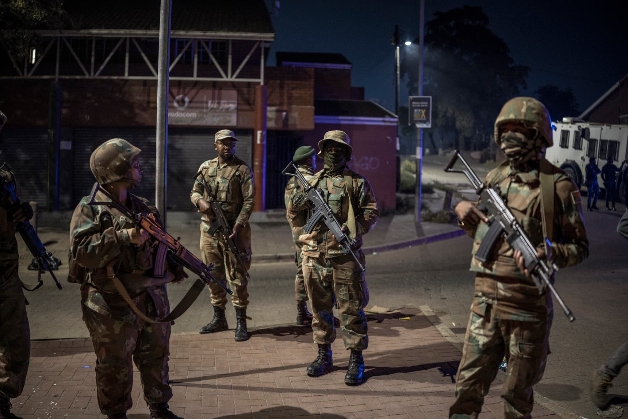 Violences en Afrique du Sud: Deux fusillades dans des bars font 27 morts en une nuit