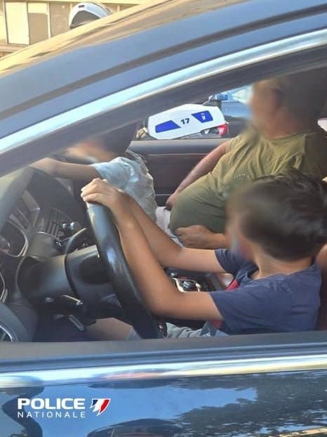 Insolite à Marseille: À 9 ans, il zigzague en Audi Q7 sous les yeux des motards