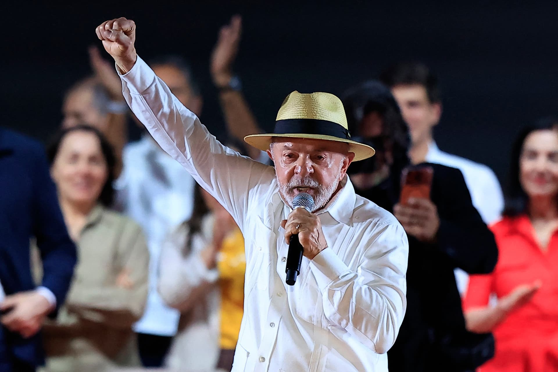 Présidentielle au Brésil: Lula, 80 ans, se lance dans la course pour un quatrième mandat