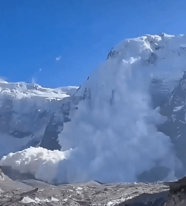 Gorge de Bezengui: Une avalanche tue onze alpinistes dans le Caucase russe