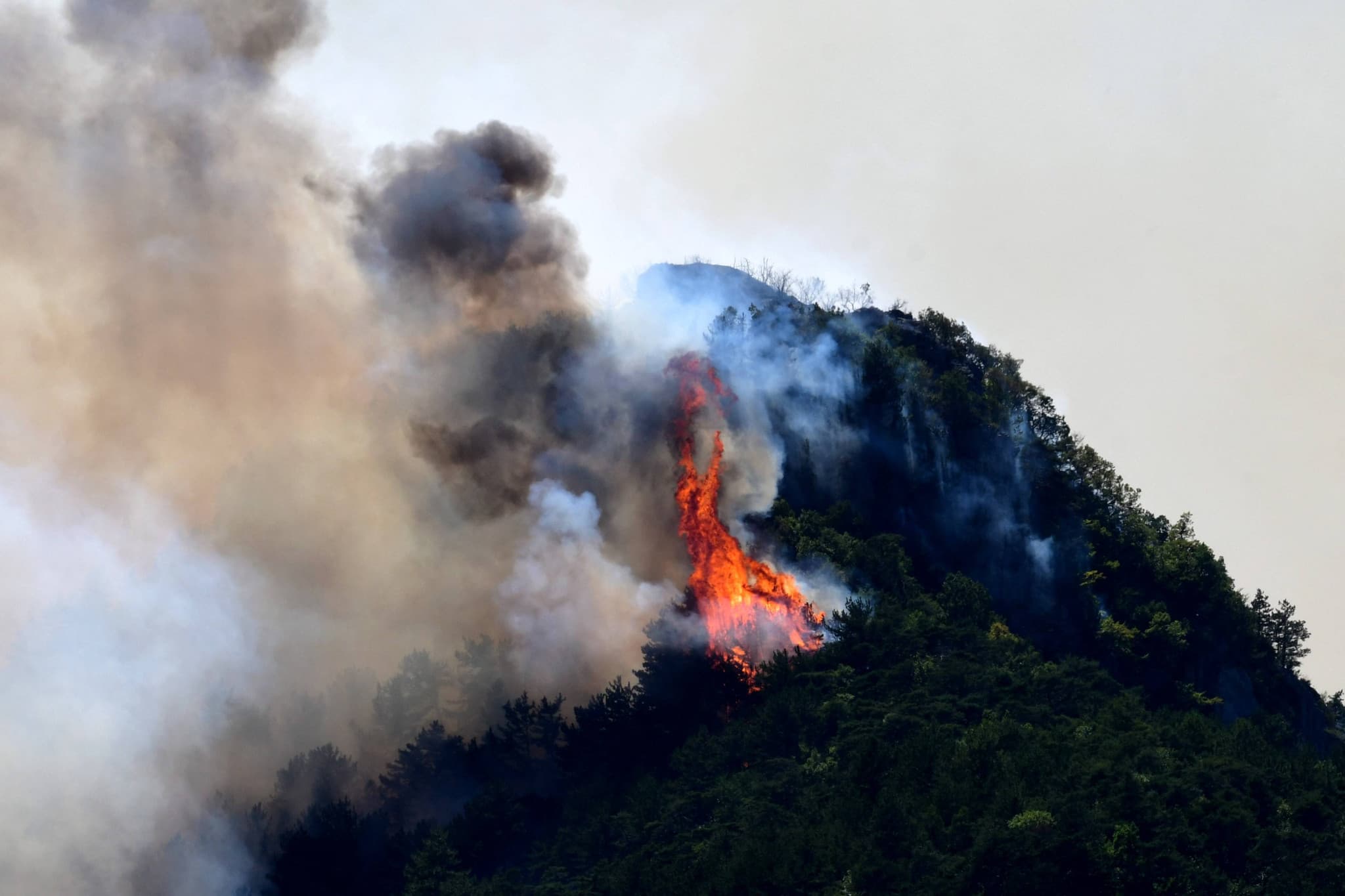 Incendies en France: Trente-deux suspects interpellés pour des départs de feu cet été