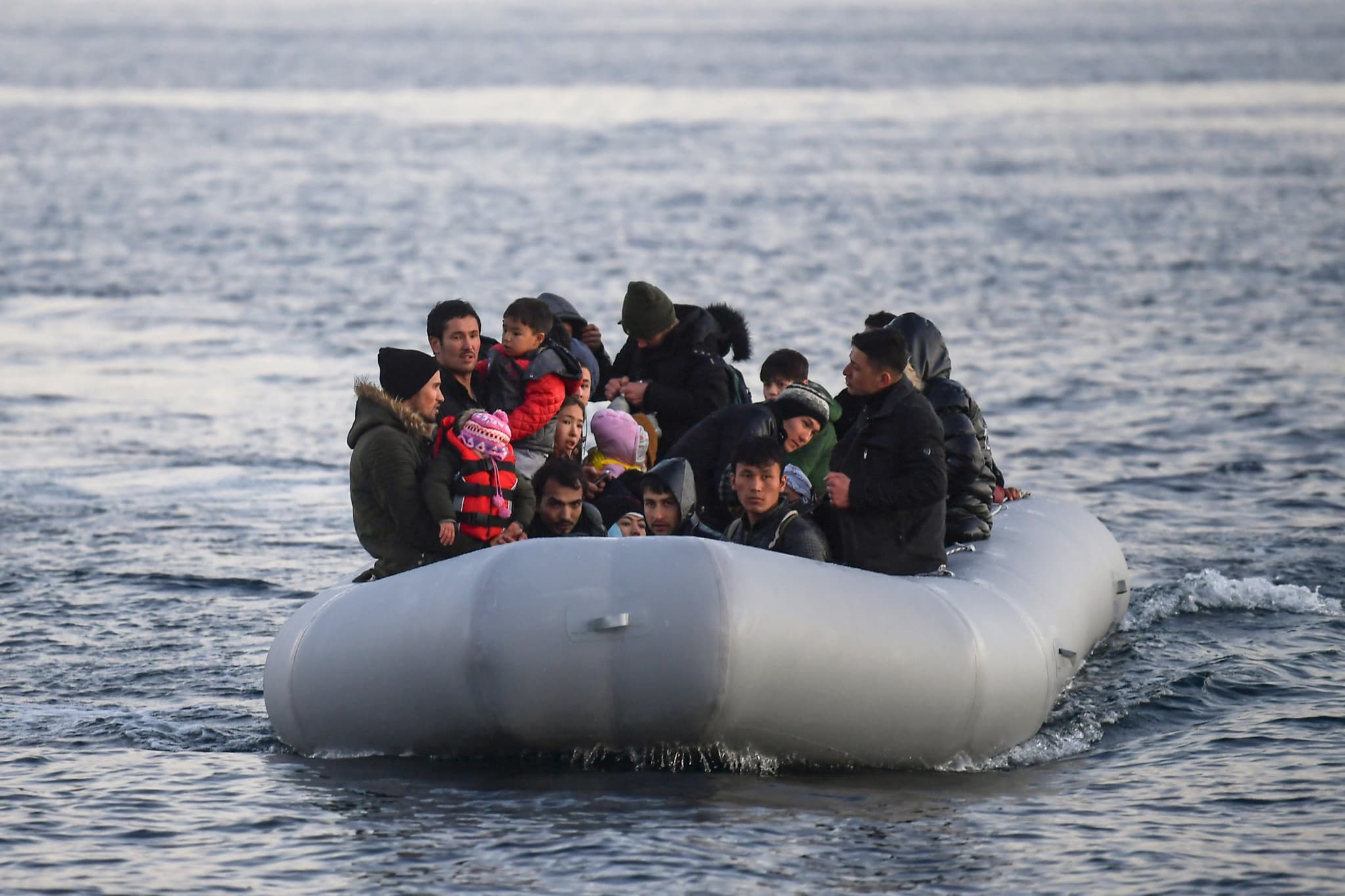 Drame au large de la Grèce: Vingt-cinq migrants portés disparus après le chavirement d’une embarcation