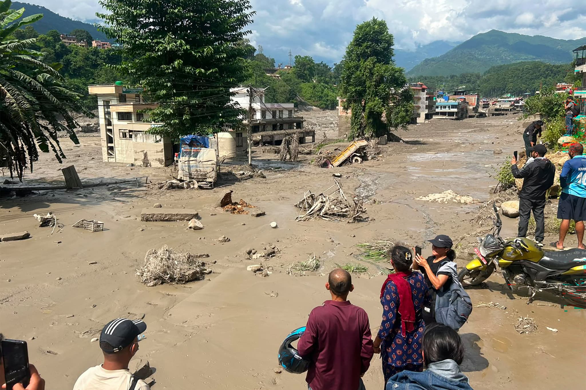 Crues meurtrières: Des inondations massives font au moins huit morts au Népal