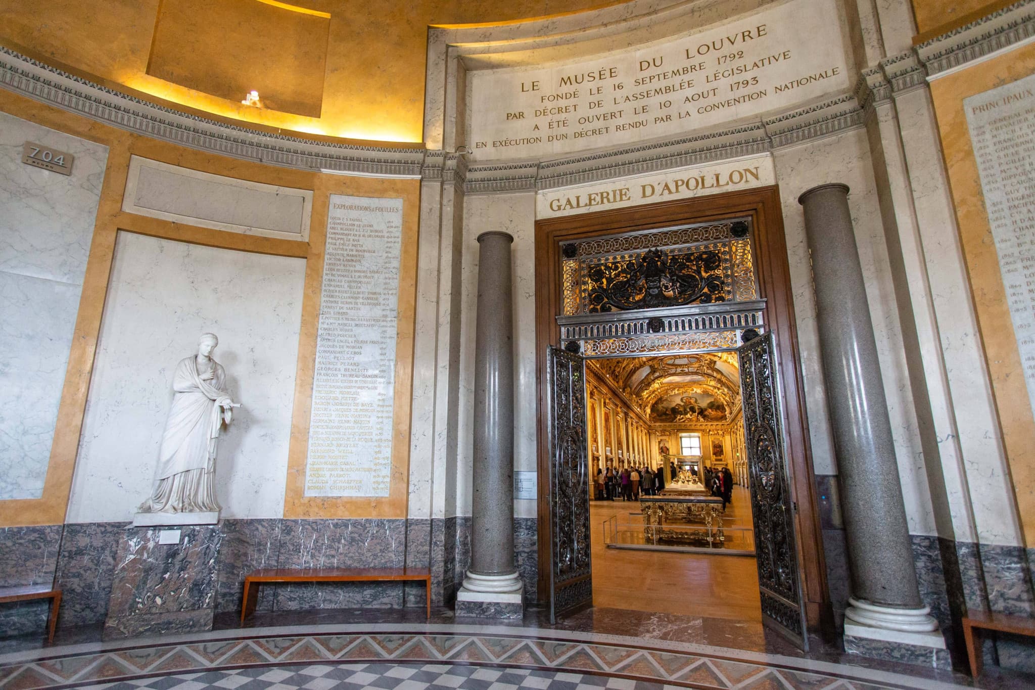 Cambriolage du Louvre: La galerie d’Apollon rouvre ses portes, majestueuse mais vide