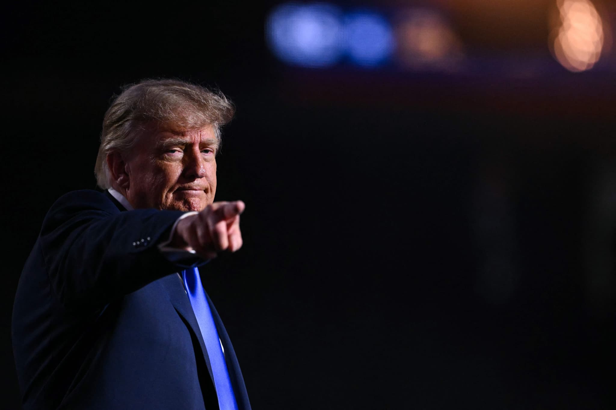 Midterms aux États-Unis: Trump promet 5000 dollars par citoyen si les républicains l’emportent