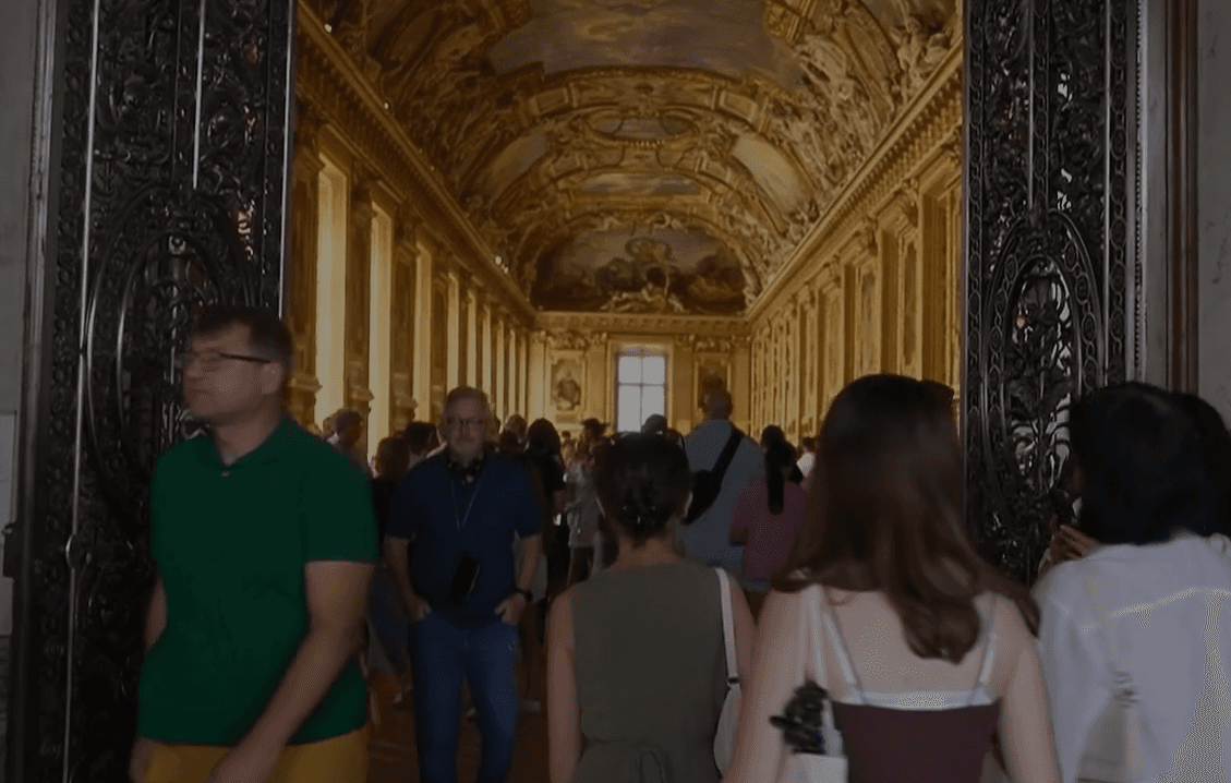 Après le braquage à Paris: Au Louvre, la fenêtre des cambrioleurs rivalise avec «La Joconde»