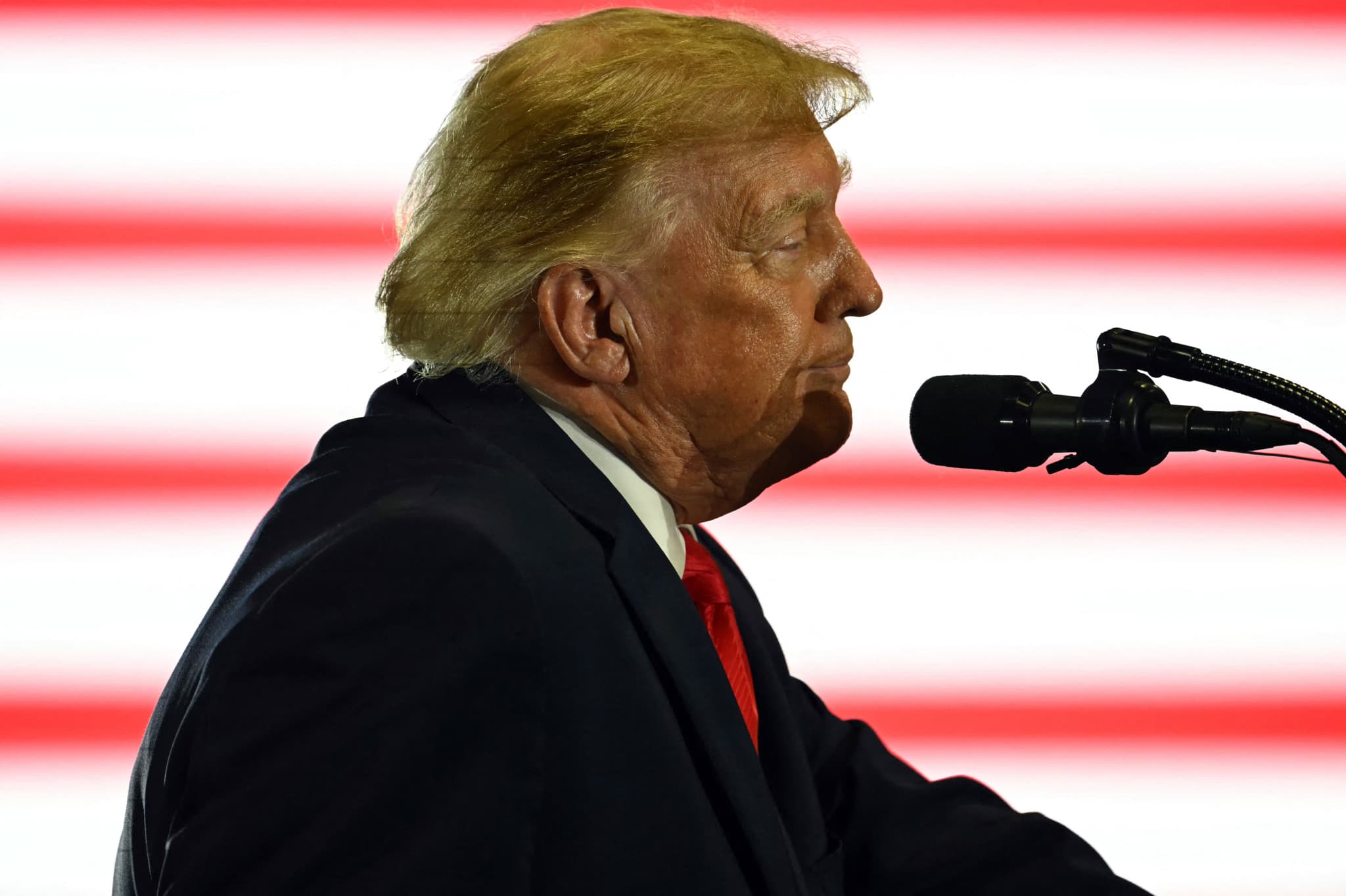 Vol Flyudubai: Donald Trump affirme soupçonner l’Iran et menace de le frapper