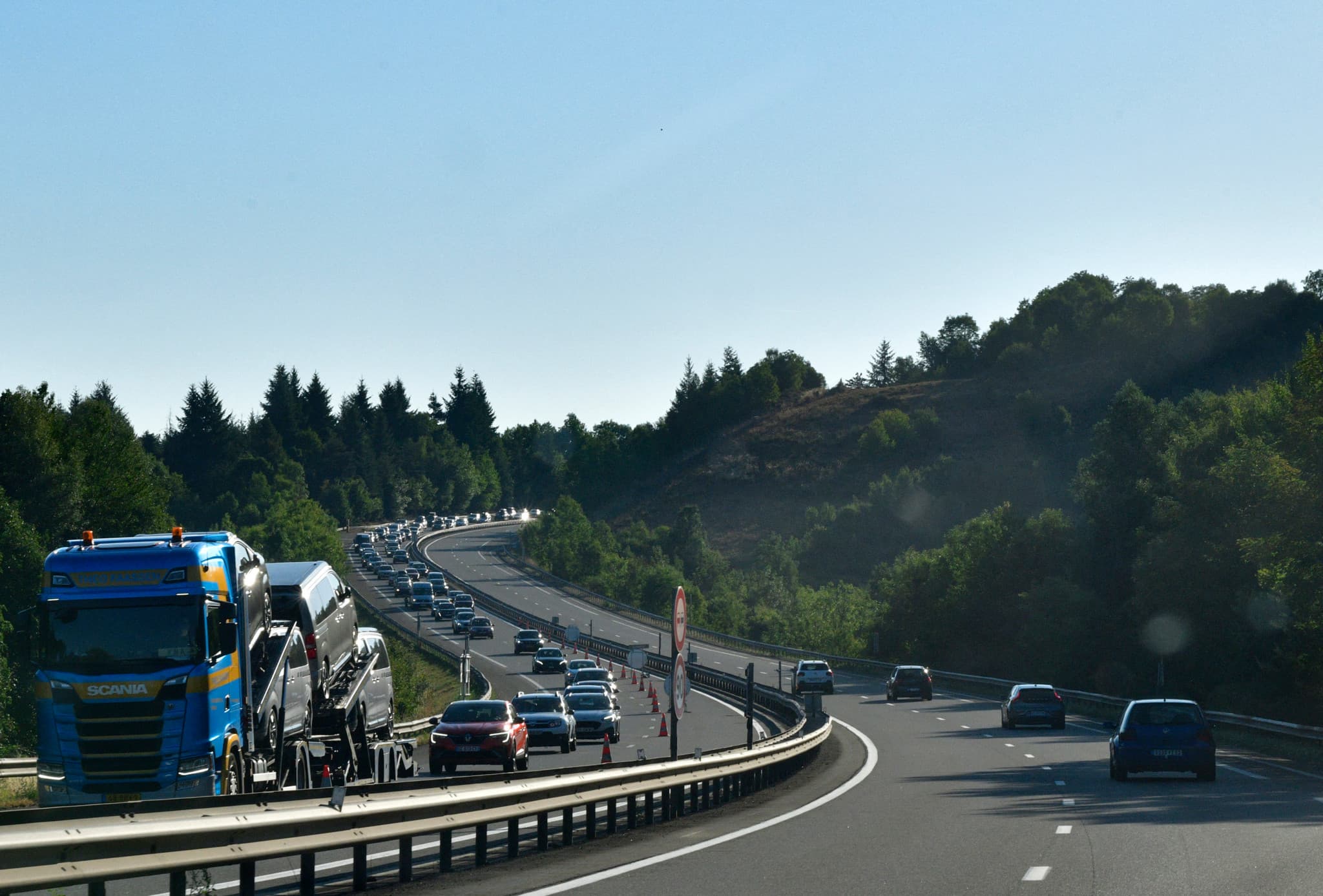 Violences conjugales en France: Il abandonne sa compagne sur l’autoroute après une dispute