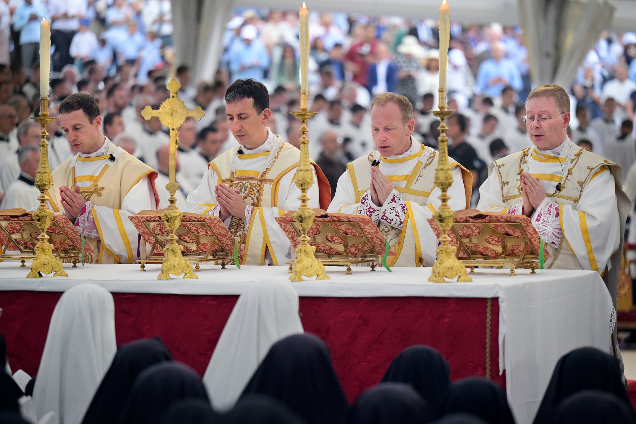 Tensions dans l’Église: Le Vatican excommunie six évêques de la Fraternité Saint-Pie X