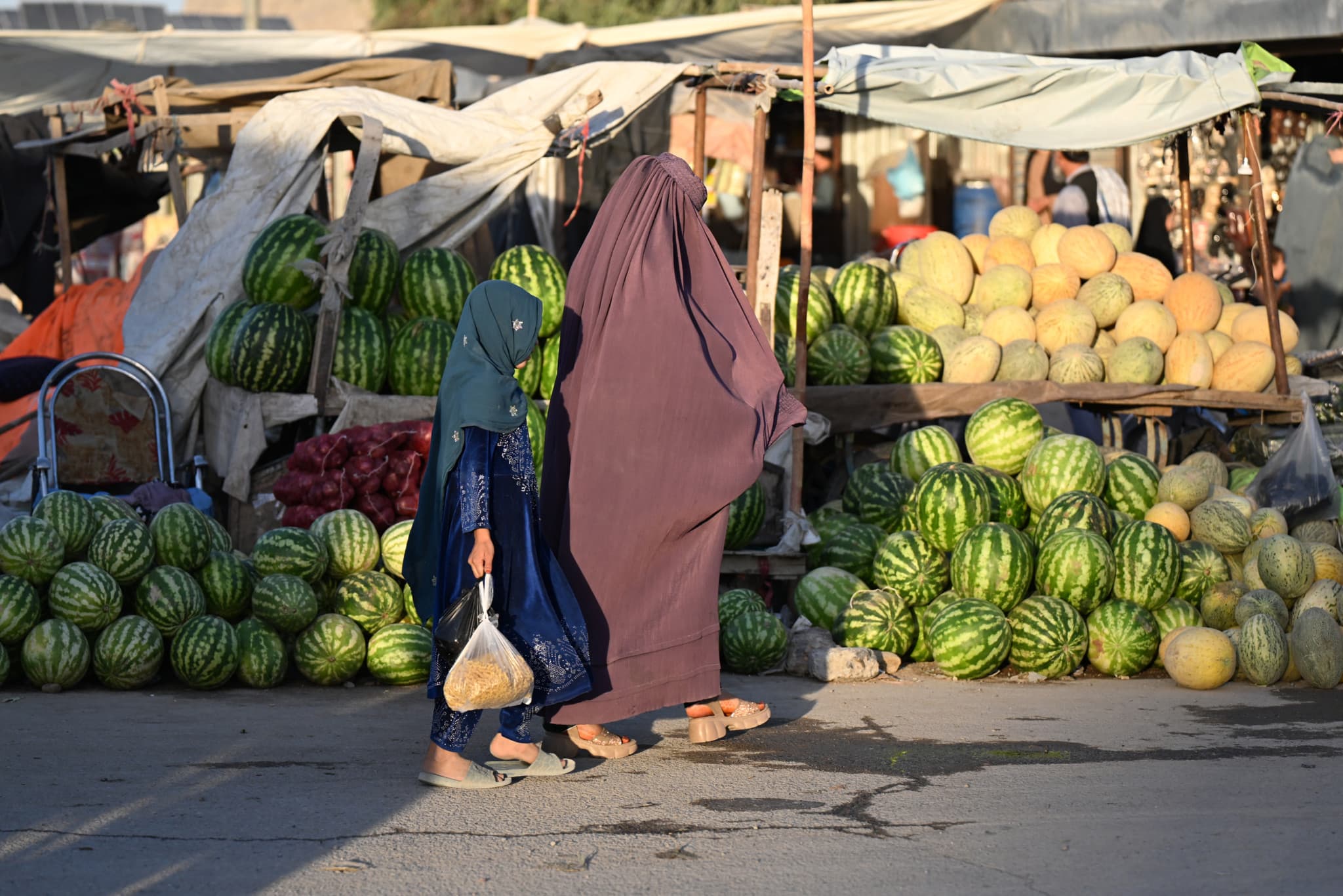 Afghanistan: Les talibans contrôlent chaque geste des femmes jusque dans leur maison