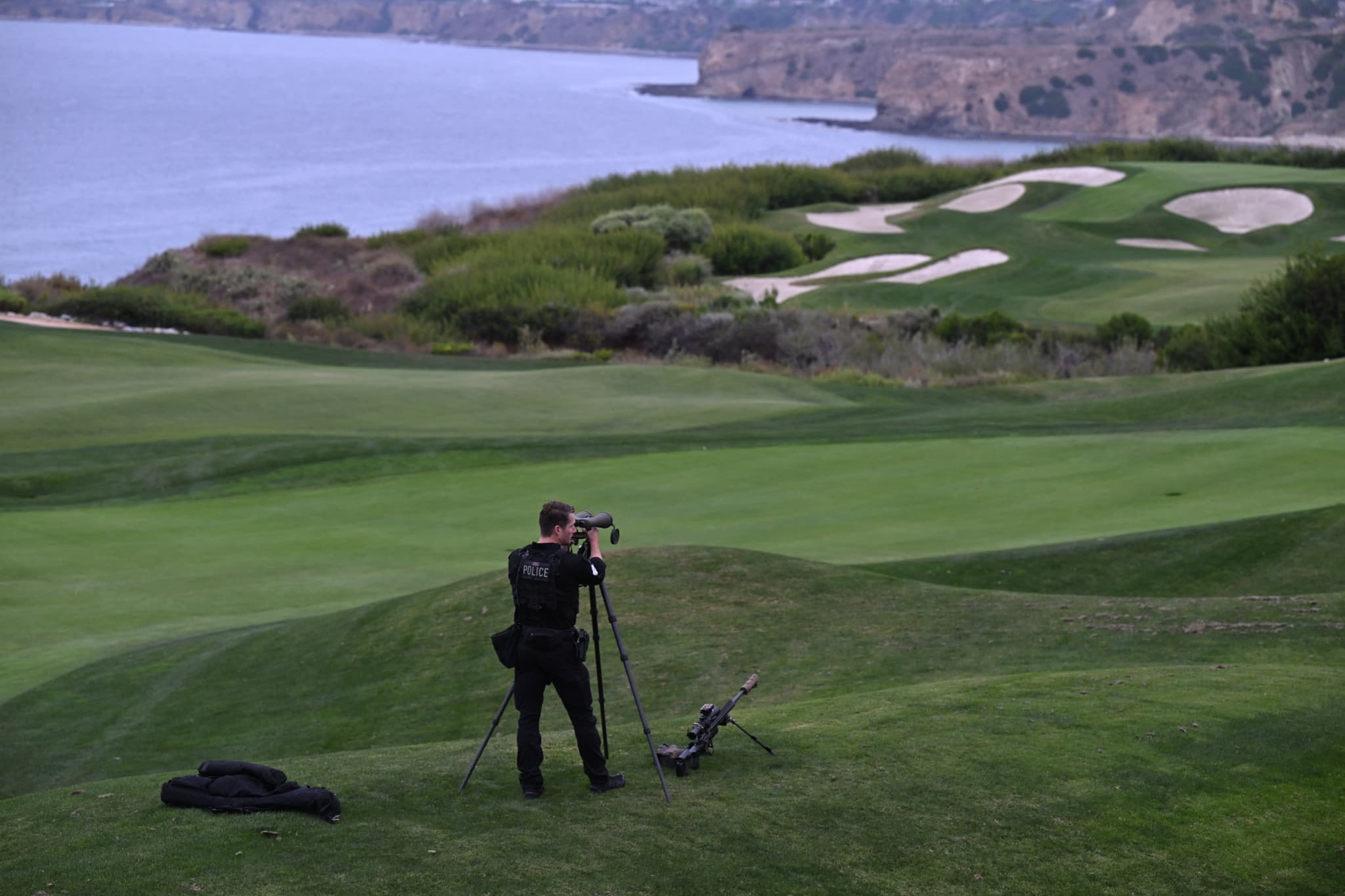Sécurité présidentielle: Un homme armé arrêté sur le golf de Trump en Californie avant sa visite