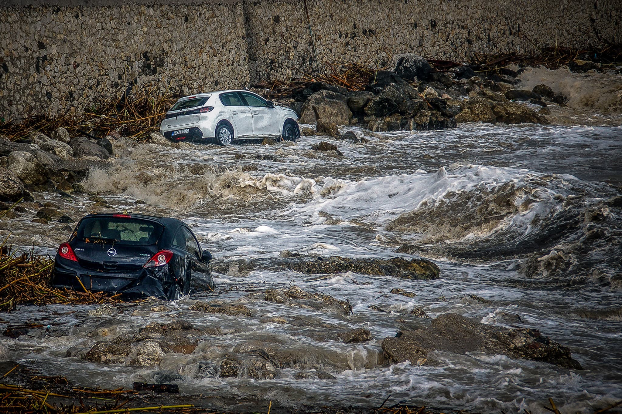 Fortes pluies en mer Égée: À Rhodes, un automobiliste meurt emporté dans un torrent