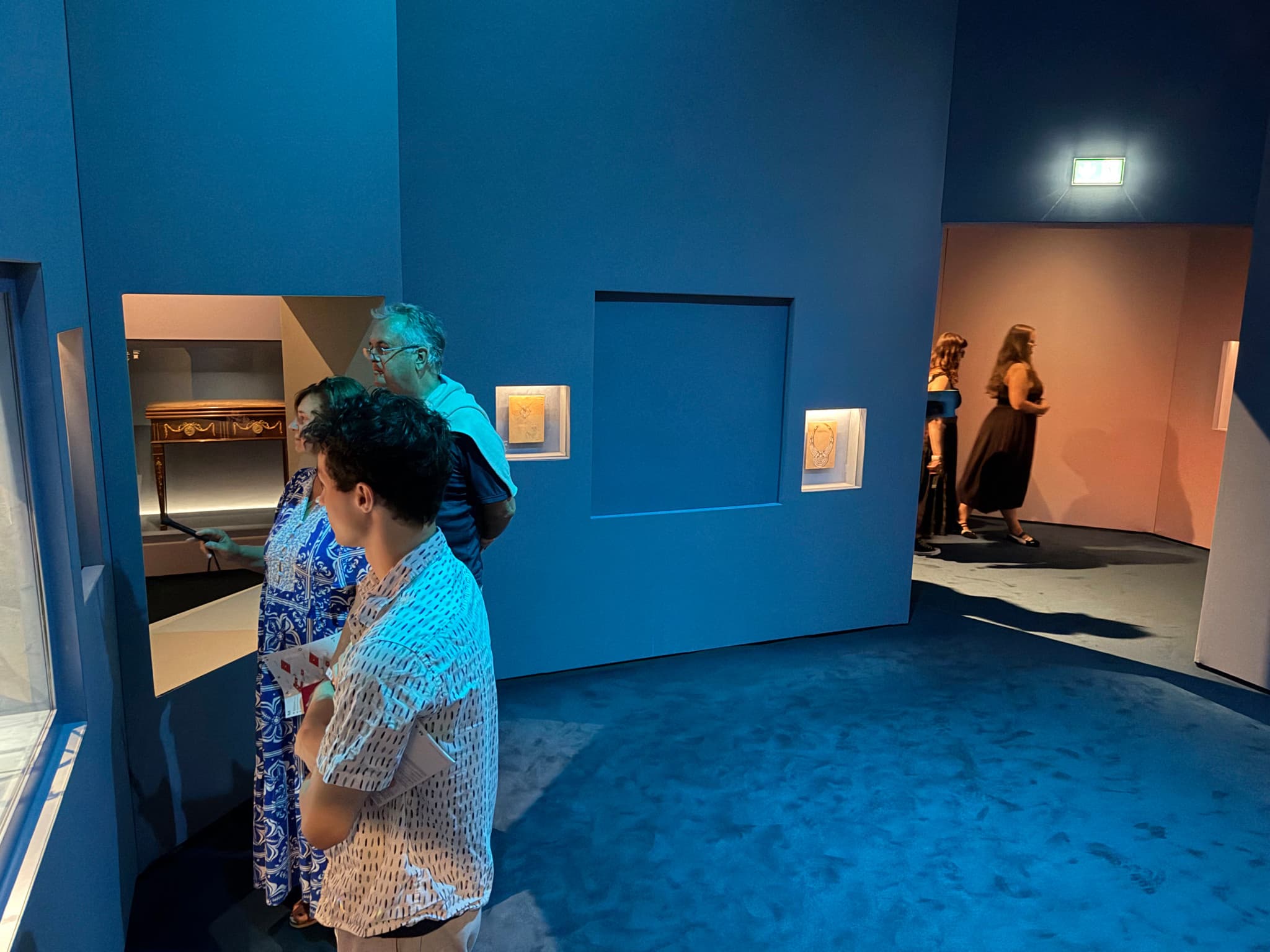 Vol spectaculaire à Vienne: Un collier de 200 carats dérobé au marteau dans un musée
