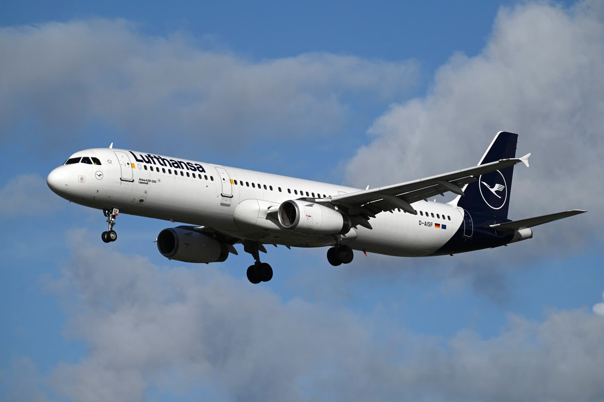 Sécurité aérienne: Une batterie externe prend feu dans un avion, le vol dérouté d’urgence