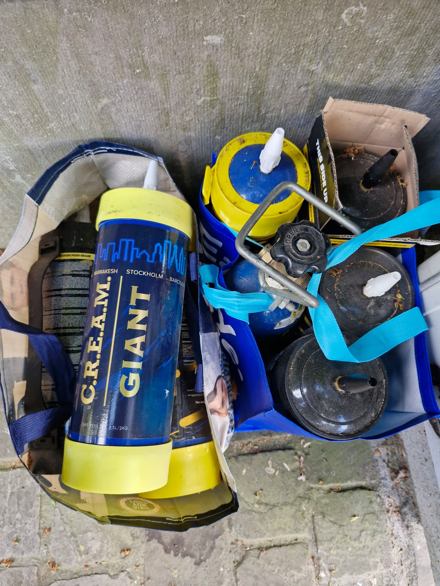 Interpellation près de Lyon: Trois jeunes Suisses arrêtés avec 144 bonbonnes de gaz hilarant