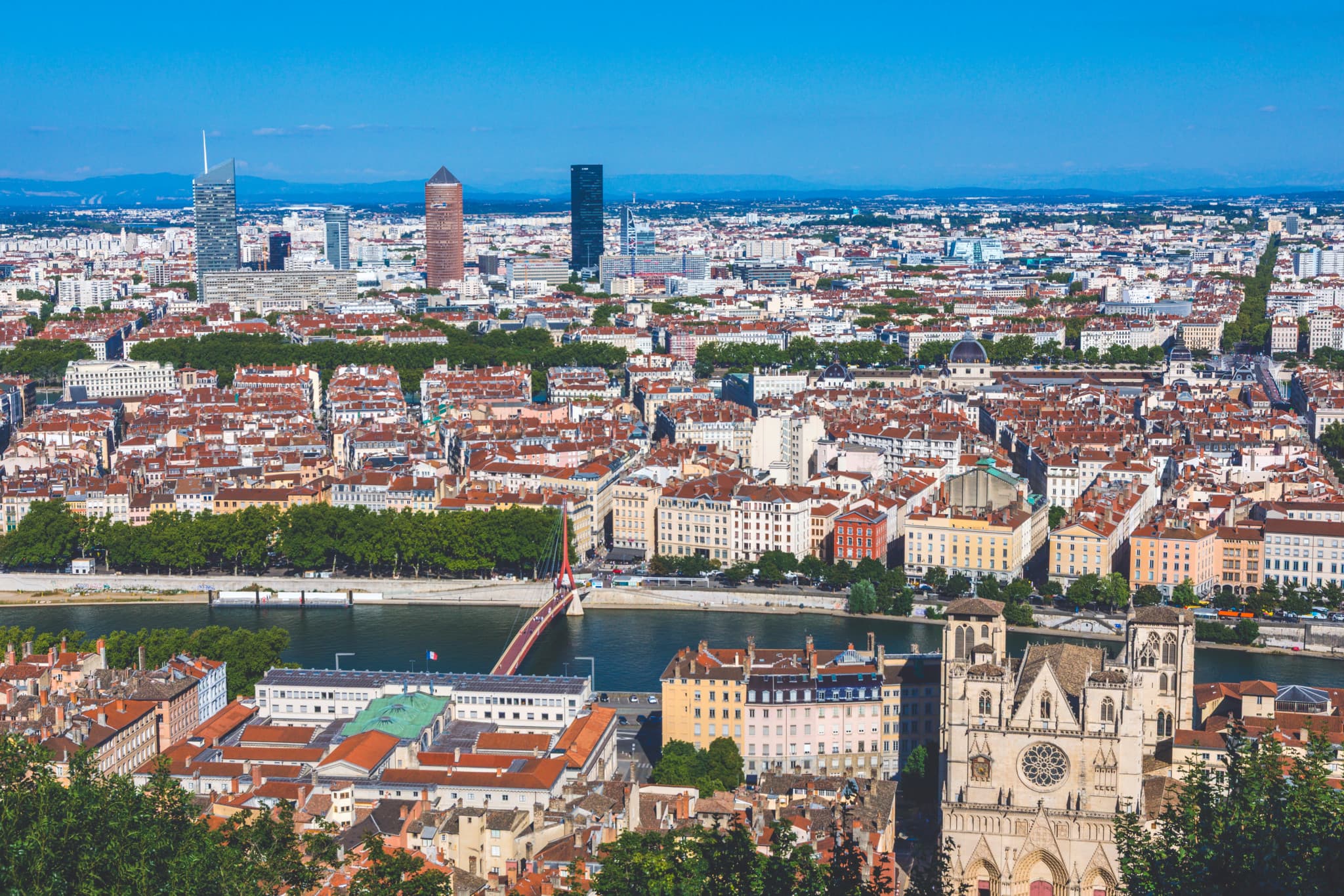 Violente altercation en France: Une femme arrache une phalange avec les dents lors d’une bagarre à Lyon