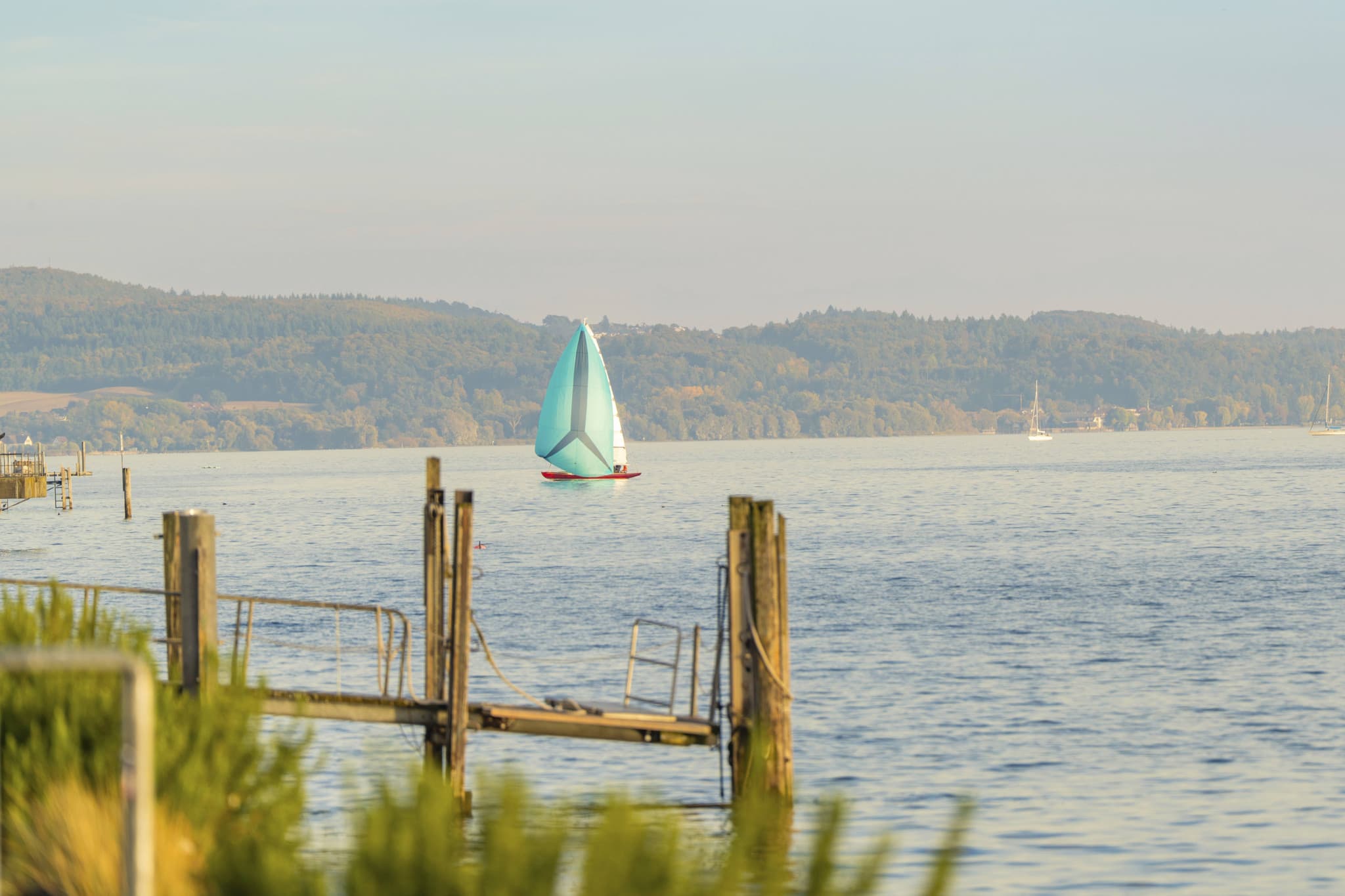 Drame en eaux profondes: Une remontée fatale emporte deux plongeurs dans le lac de Constance