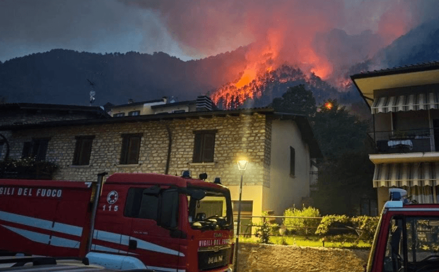 Lac de Garde: Un violent incendie de forêt force 200 personnes à fuir