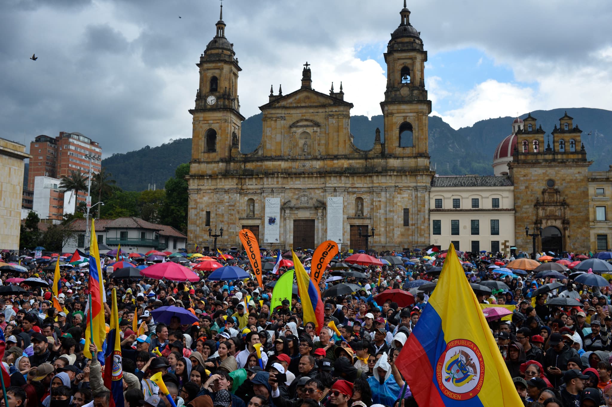 Protestation en Colombie: Des milliers de manifestants défilent contre Abelardo de la Espriella